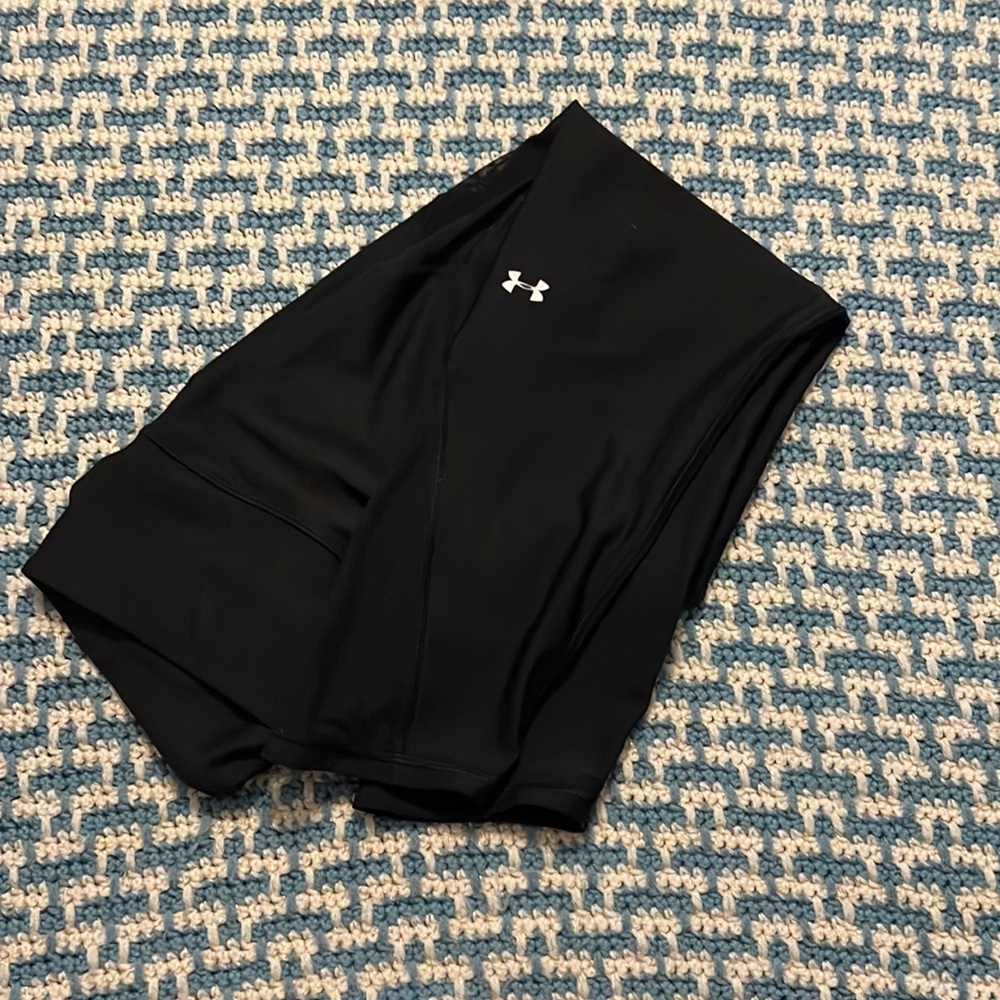 Under Armour crop length black leggings